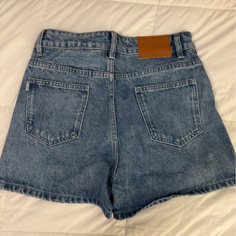 Princess Polly denim shorts size 4